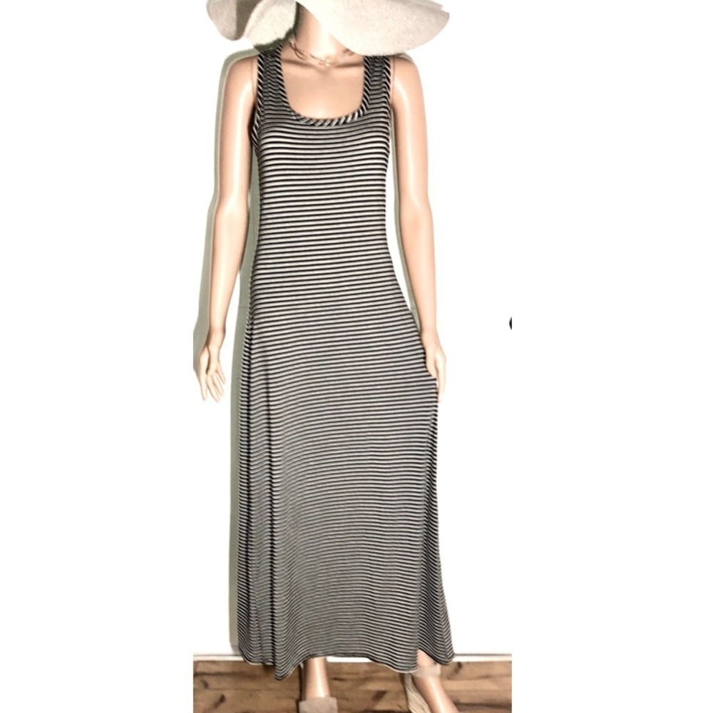 Malloy maxi dress black and white stripes size medium